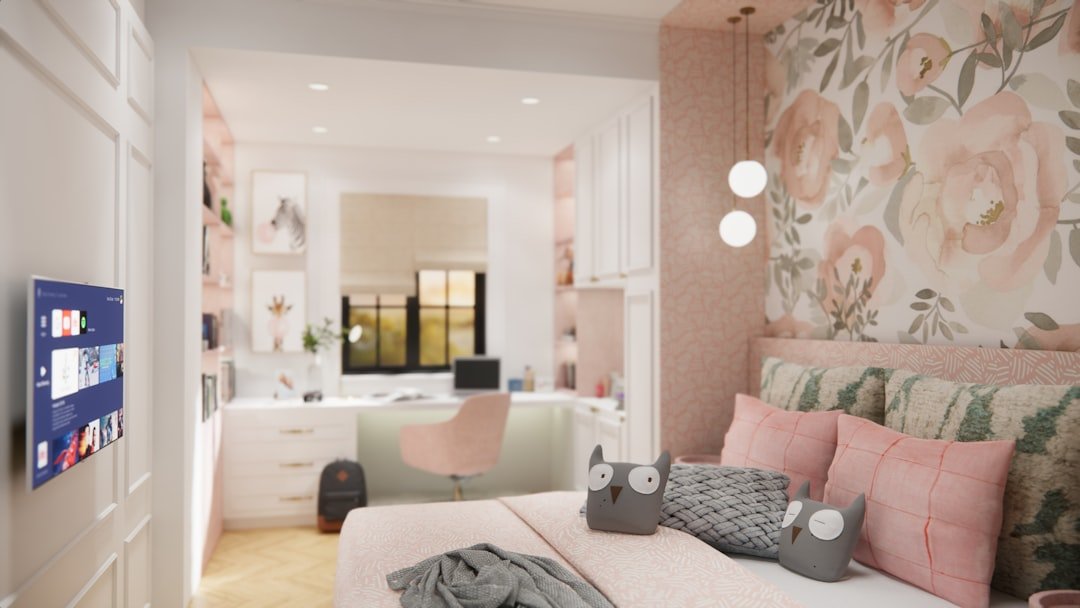 Decor tường đúng chỗ giúp phòng tân hôn có cá tính mà không bị rối mắt