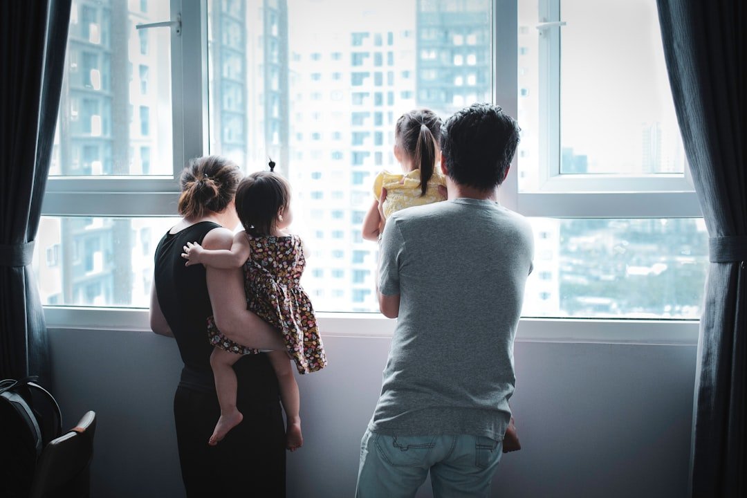 An Toàn Ban Công Cho Trẻ Nhỏ: 7 Điều Gia Đình Ở Chung Cư Và Nhà Cao Tầng Không Nên Xem Nhẹ 1 Một ban công gọn gàng và thoáng đẹp chỉ thực sự trọn vẹn khi được xử lý an toàn cho trẻ nhỏ
