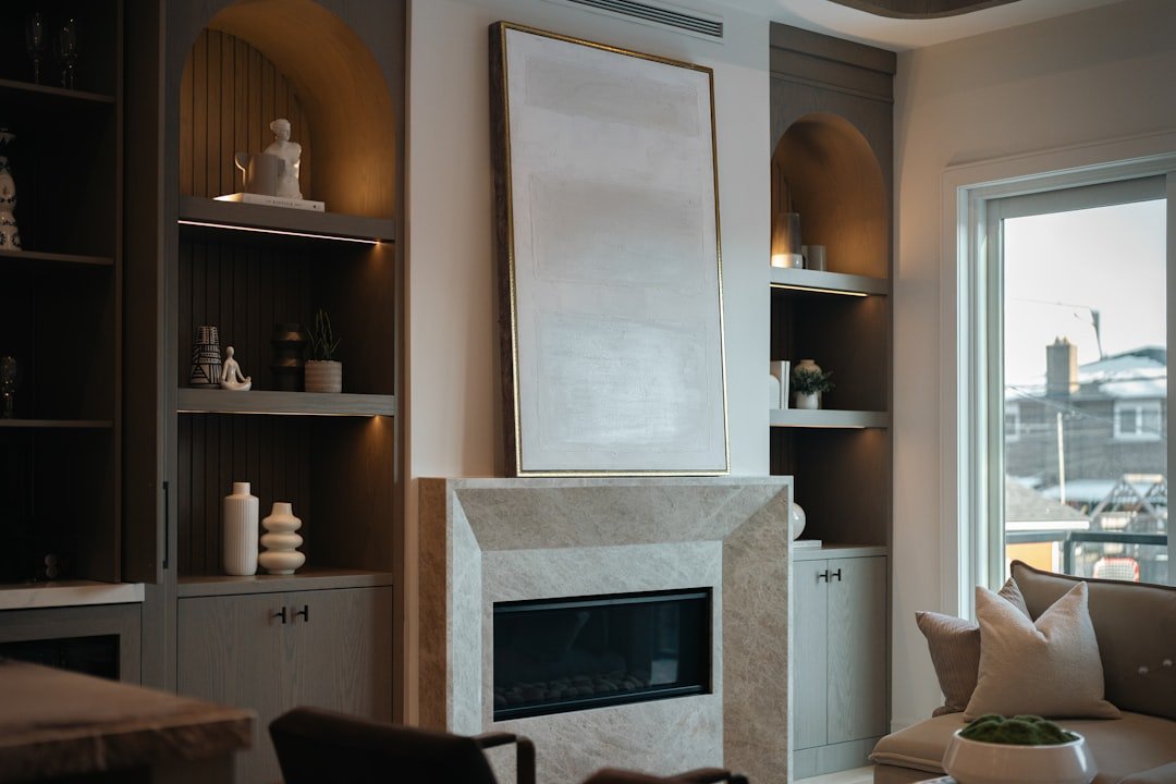 Những Món Đồ Decor Trang Trí Hút Tài Lộc Vào Nhà: 9 Gợi Ý Đẹp Và Có Ý Nghĩa 4 Tượng decor nghệ thuật giúp phòng khách có điểm tựa thị giác rõ và giữ vẻ sang tinh tế