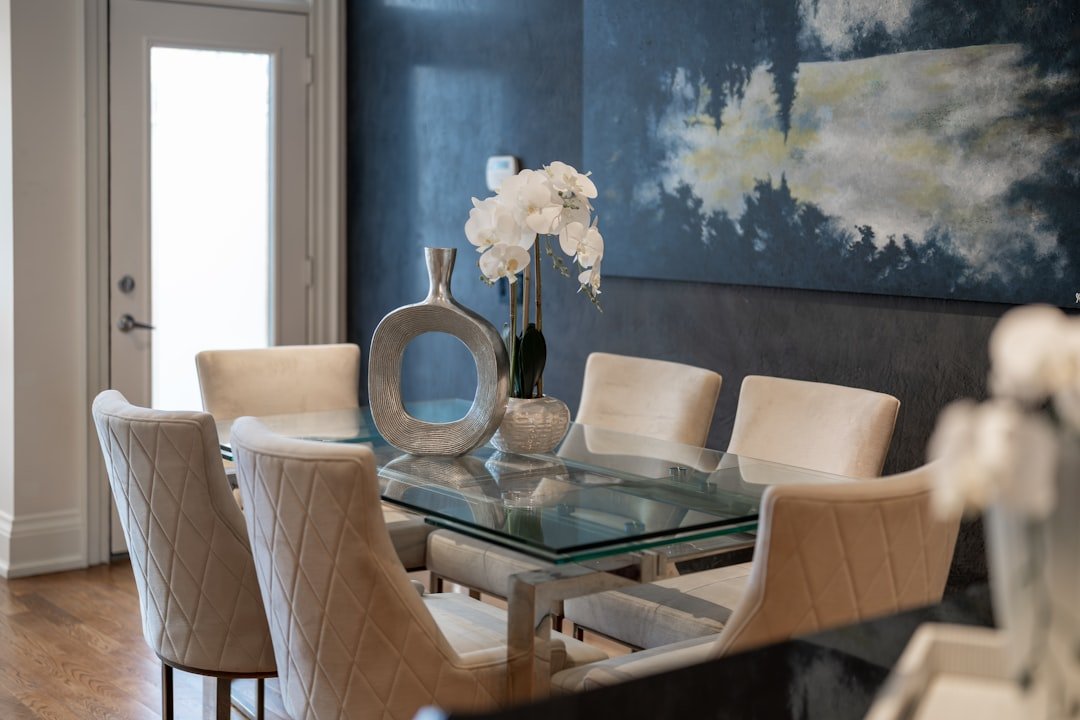 Đồ Decor Trang Sức Hà Nội: 7 Gợi Ý Chọn Cửa Hàng Và Món Nhỏ Khiến Góc Nhà Tinh Hơn 2 Một cửa hàng có gu chọn hàng tốt sẽ giúp việc mua đồ decor trang sức dễ và chuẩn hơn