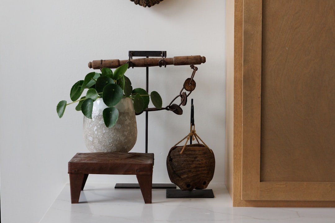 Một mảng tường mới lạ đẹp lâu dài thường biết dừng đúng lúc để giữ sự tinh tế