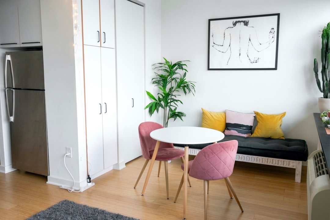 Chỉ 4m2 vẫn có thể làm bếp đẹp, gọn và tiện nghi nếu biết 7 mẹo này 7 Bếp nhỏ kết nối với góc ăn ấm cúng trong căn hộ